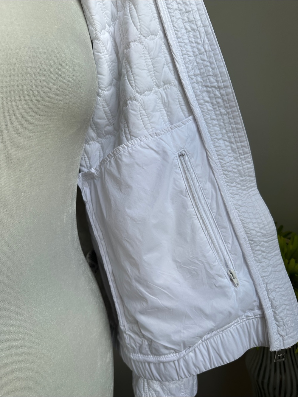DKNY White Quilted Bomber Jacket with Logo Crossbody - Picture 5 of 12